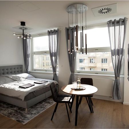 Luxury Apartment In City Centrum By Ota Group Братислава Екстериор снимка